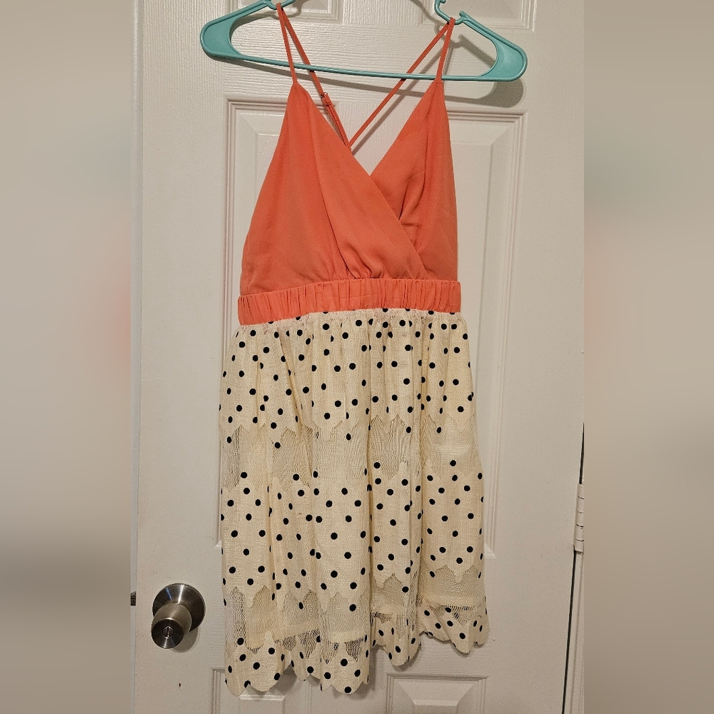 Fun summery coral dress. Size medium. Great for day or night.